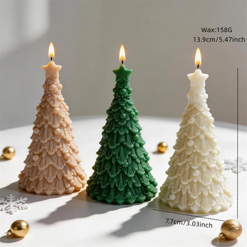 Christmas tree candle size diagram showing 13.9 cm height, 7.7 cm base and a 158 g wax reference