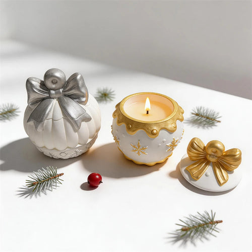 Fiocco ornamentale argento e contenitori dorati con coperchi a neve e fiocco