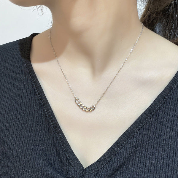 Metal stitching clavicle chain Obsesie