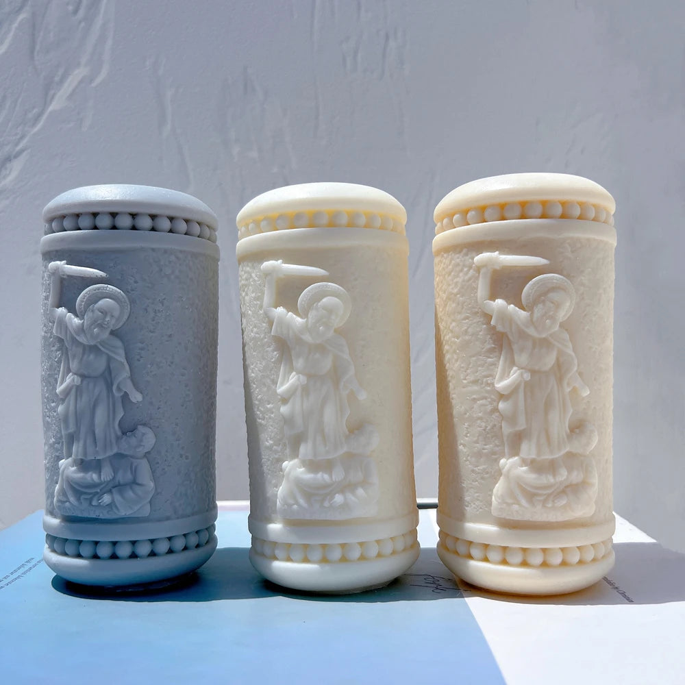 Cream and gray relief pillars with beaded border bands
