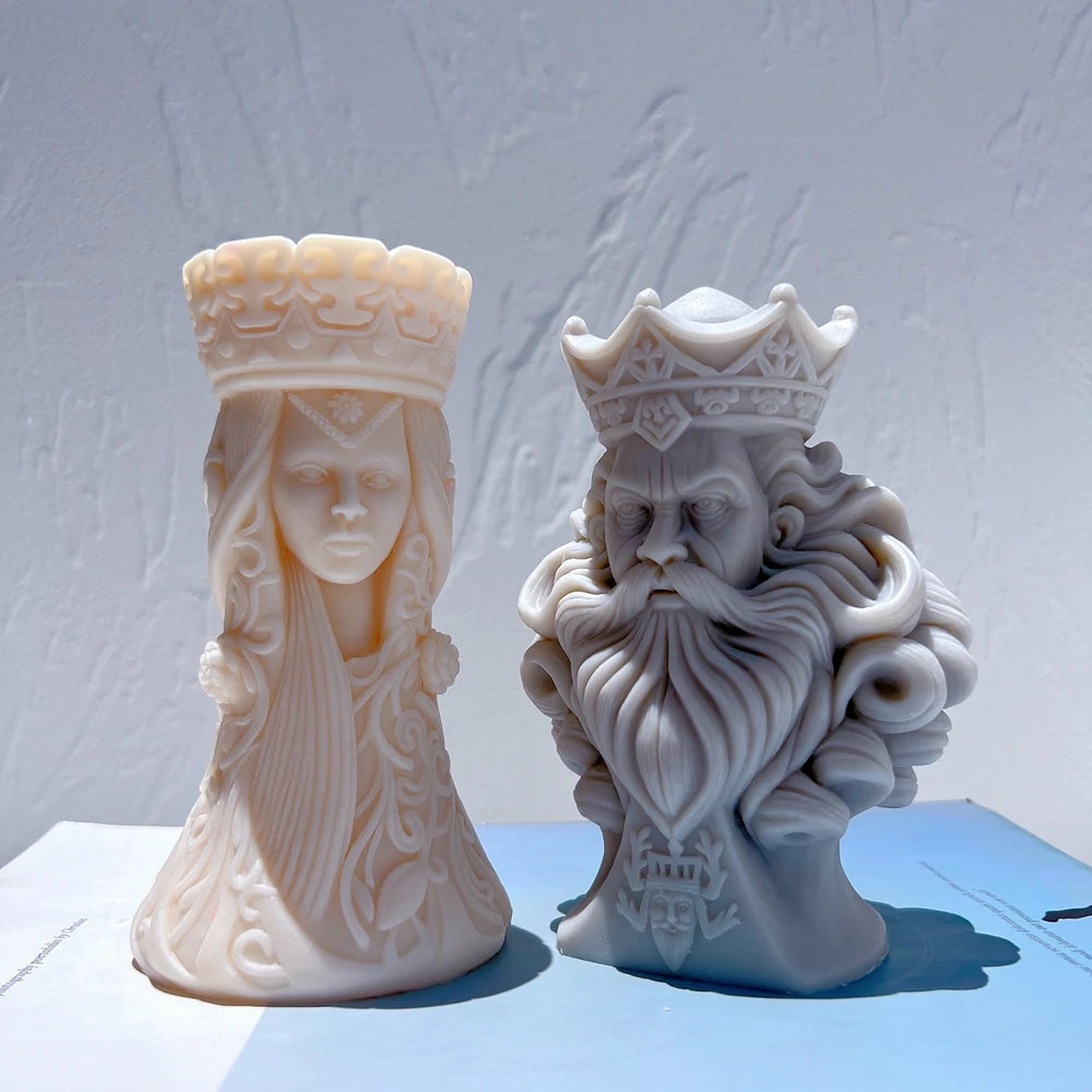 Crowned Queen and bearded King chess sculptures