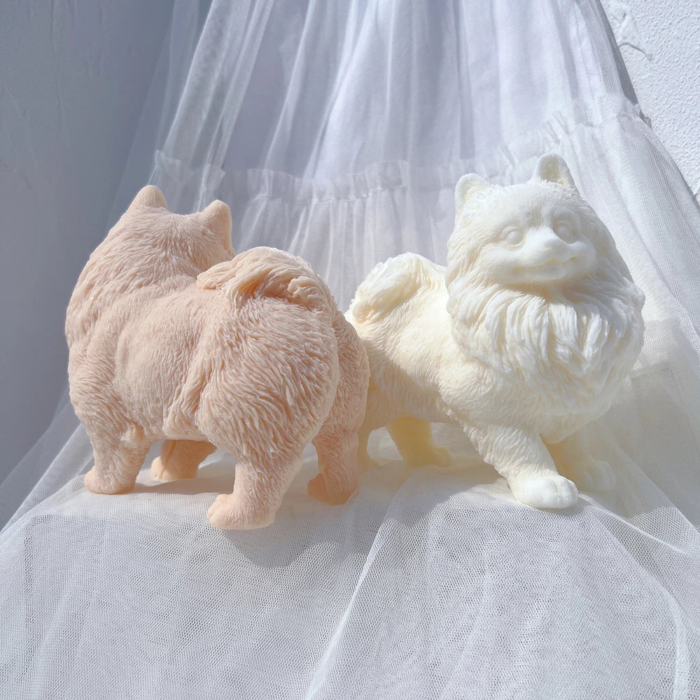 Front and rear views of Pomeranian figures with curled tails