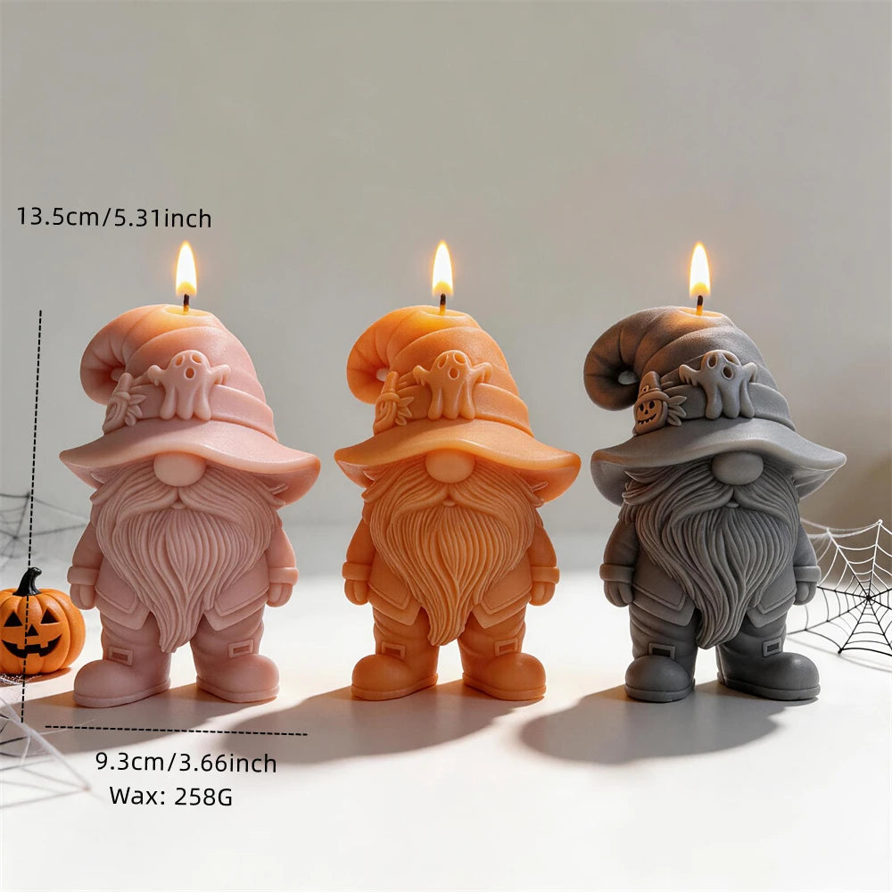 Ghost hat gnome size graphic with 13.5 cm height, 9.3 cm width and 258 g wax reference
