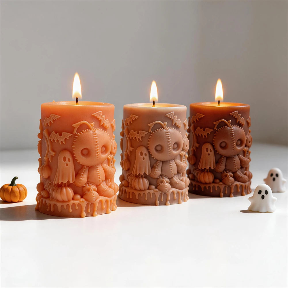 Three spooky scene pillars with dolls bats and dripping bases