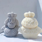 King bust pair showing curled hair and decorated collars