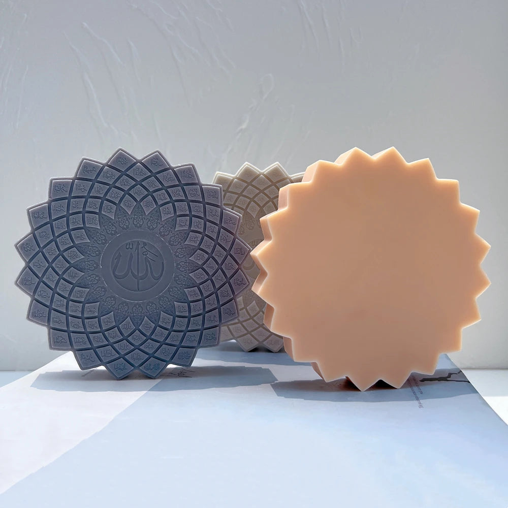 Front and plain-back views of the calligraphy rosette