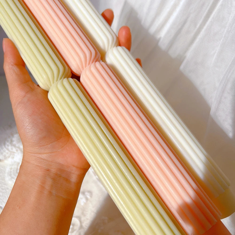 Close-up of vertical ribs and narrow waist bands