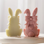 Plain reverse side and bow-decorated side of a bunny casting