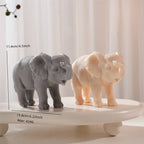 Elephant size graphic showing 11.4 cm height, 15.8 cm length and 424 g wax