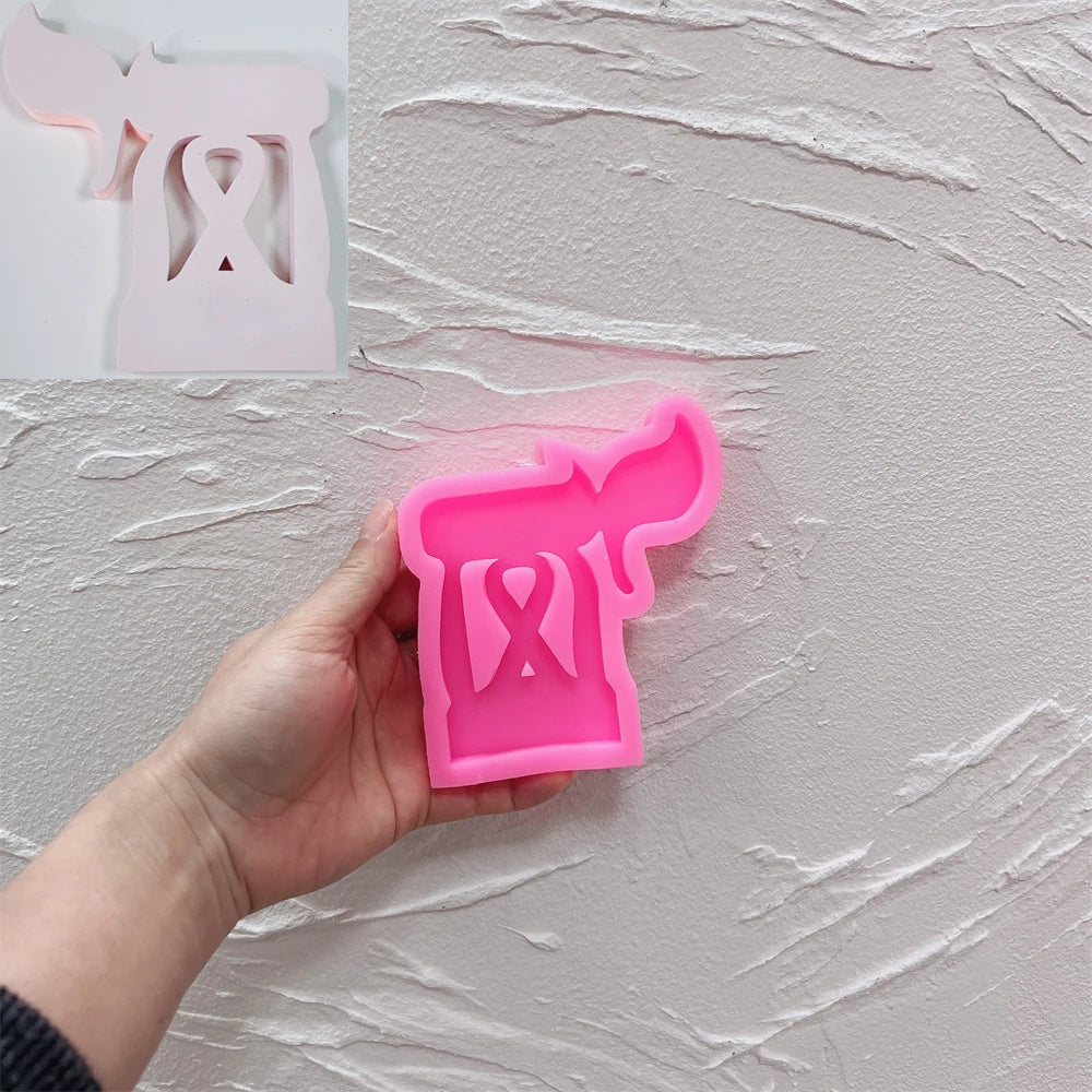 Pink silicone mold for the curved horn motif SZ686