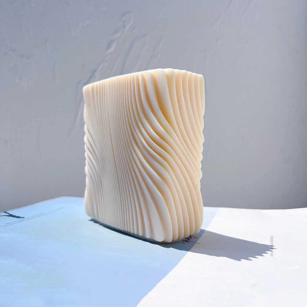 Single ribbed block casting with curved diagonal grooves