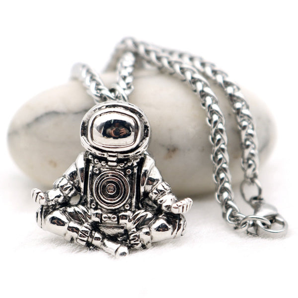 Vintage astronaut pendant necklace Obsesie