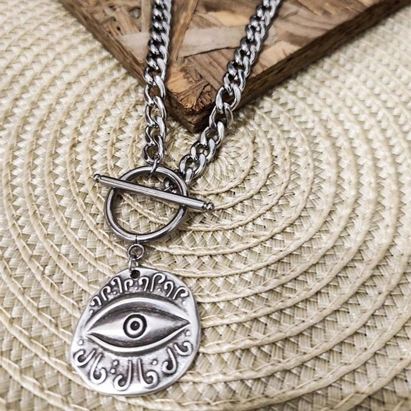 Elevate Your Style with the Vintage Fashion Eye Of Horus Pendant Necklace 